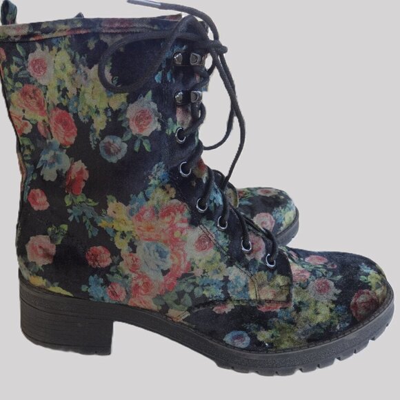 Madden Girl Eloisee ankle boots size 9, velvet flower exterior design, z… - Picture 1 of 14